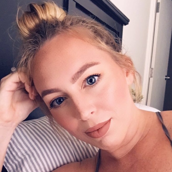 Poshmark profile picture for @choral